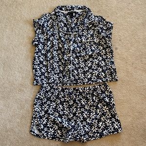 Tahari pj set